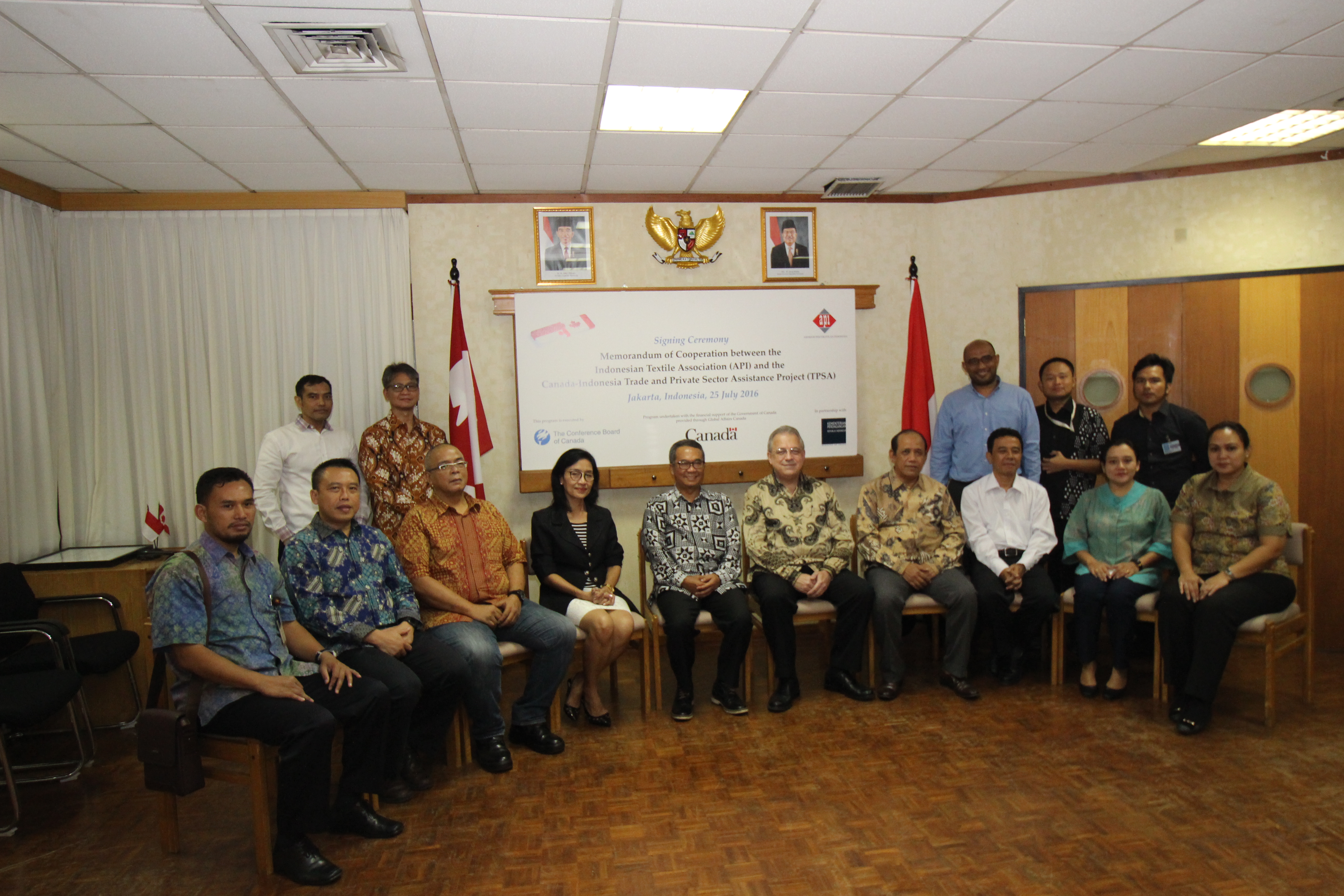 TPSA dan Asosiasi Pertekstilan Indonesia (API) Menandatangani Nota